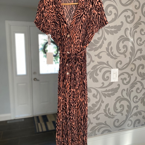 *SOLD* M Aritzia Dress. Colour Lava/Orange. NWT - Picture 8 of 11